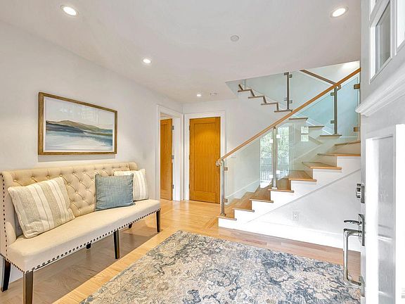 3rd image of 216 Laurel Avenue