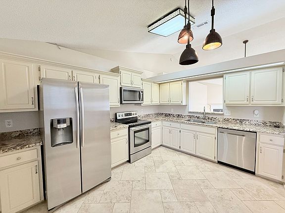 3rd image of 131 Mirabelle Cir