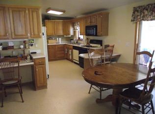 26 Tanglewood Dr, Cream Ridge, NJ 08514