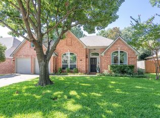 1919 Fair Field Dr, Grapevine, TX 76051