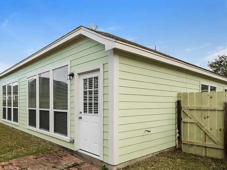 15823 Scenic Water Dr — Photo 16