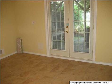 5th image of 3026 Hylan Blvd
