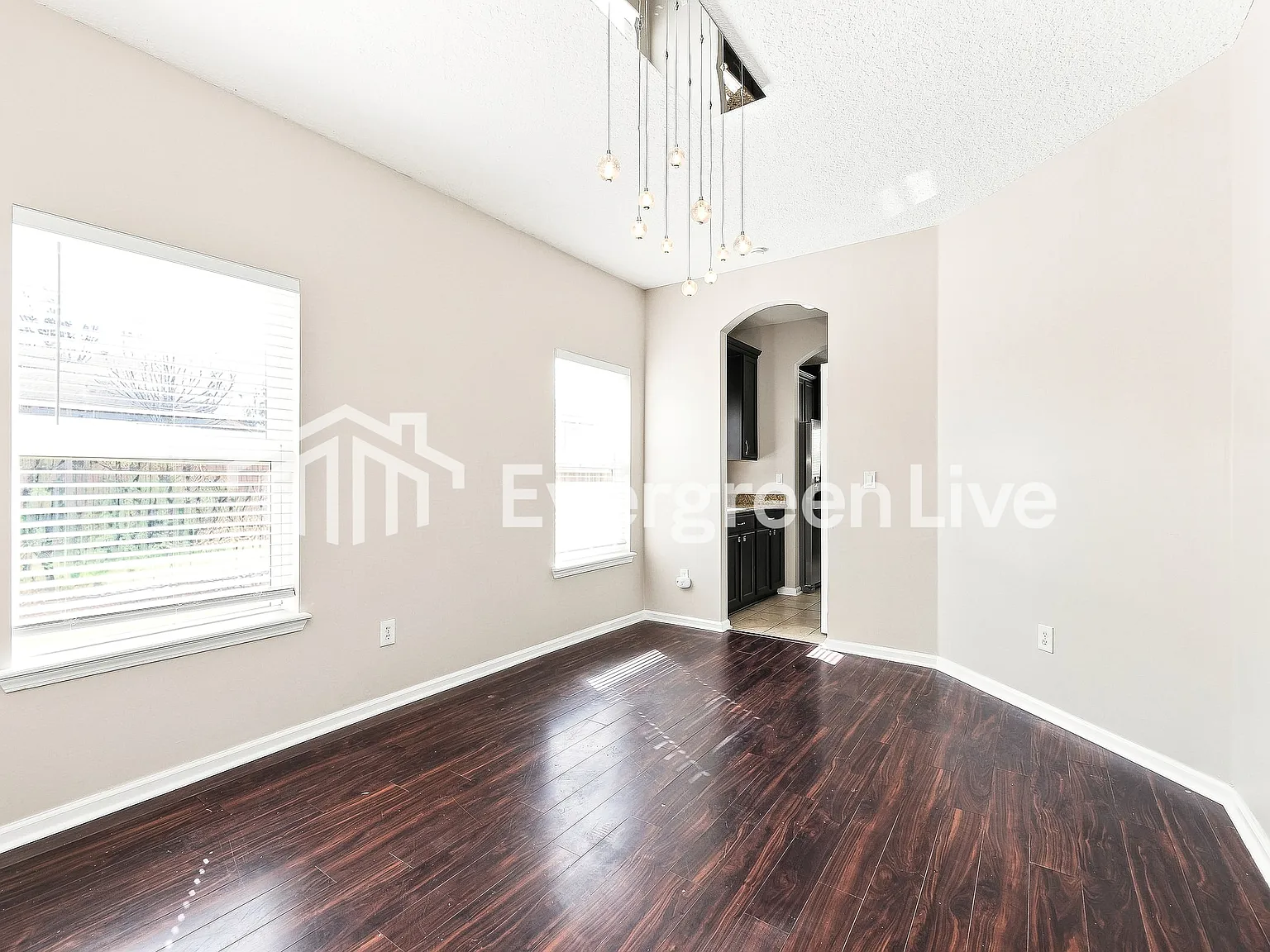 3 bed, 2.5 bath, 2490 sqft, $1,995 — Photo 4