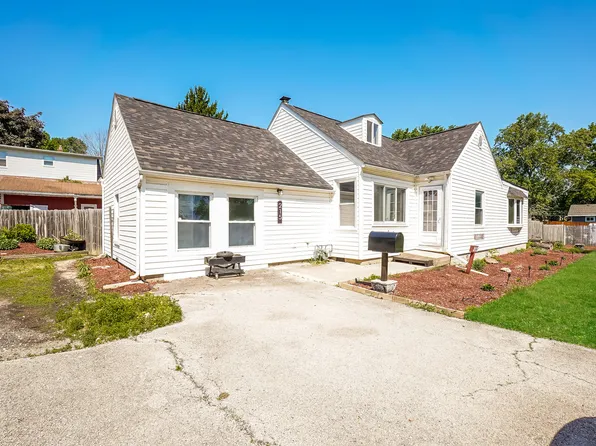 215 S Prairie Rd, New Lenox, IL 60451