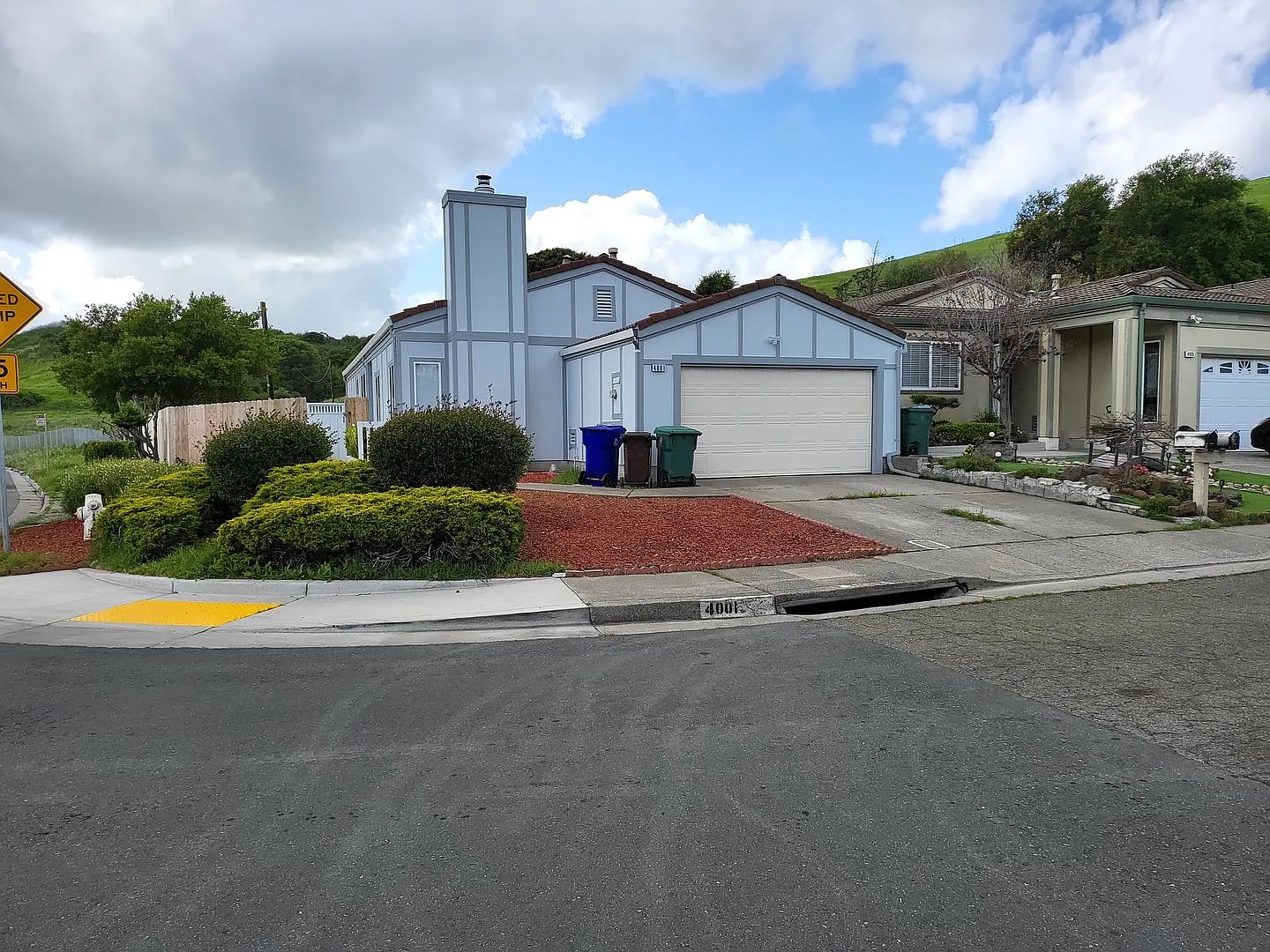 Beautifully remodeled 3 bedroom, 2 bath Home with bonus room — Photo 2