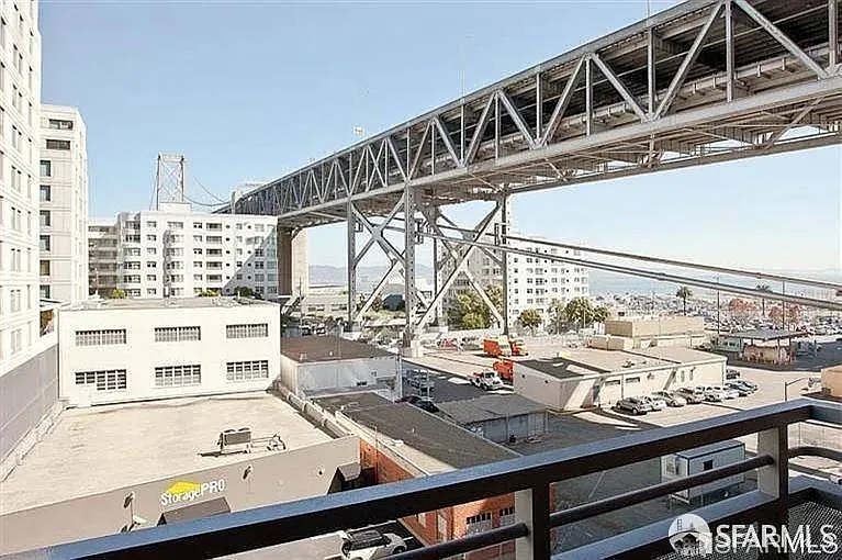2 bed, 2.0 bath, 990 sqft, $5,700 — Photo 3
