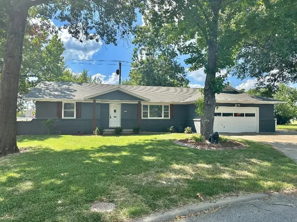 5 Twin Lakes Ct, Pittsburg, KS 66762