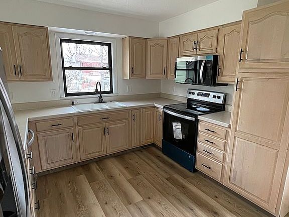 4th image of 1601 Pine Dr