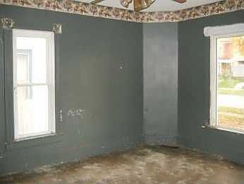 5th image of 424 N Main St