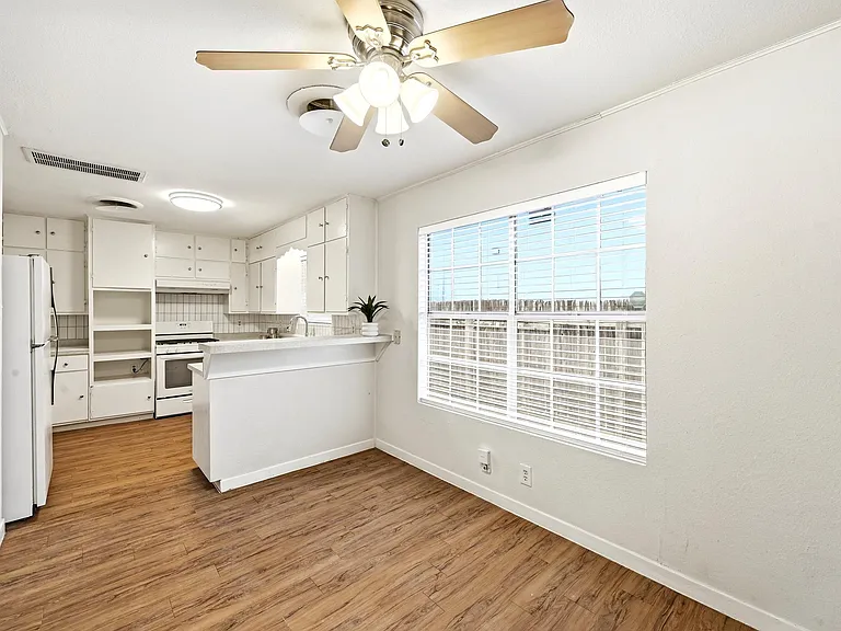8204 Exmoor Dr #B — Photo 11