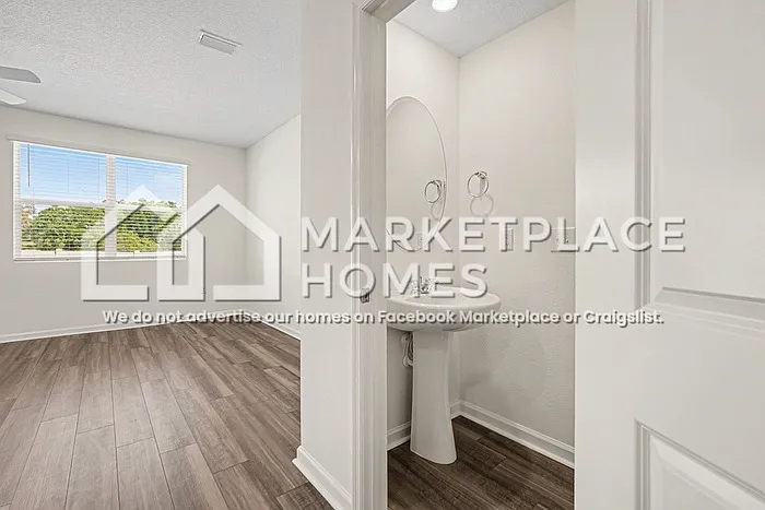 11916 Sylvia St — Photo 13