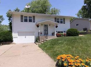 776 W 44th St, Davenport, IA 52806