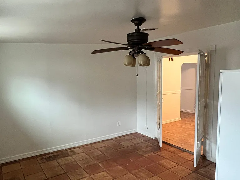 1811 N Whittier Dr — Photo 6