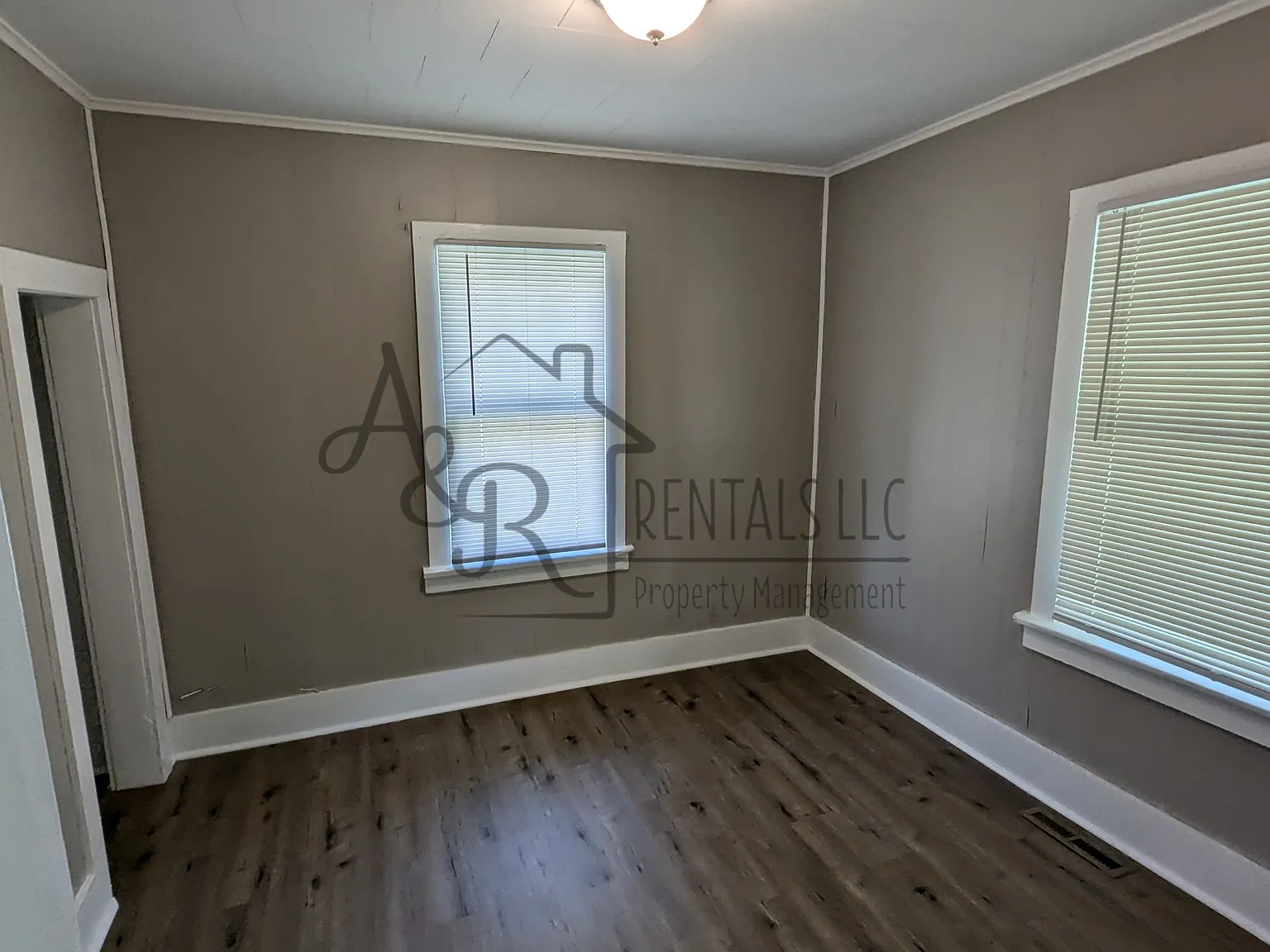 908 East 8th Street - 1 — Photo 2