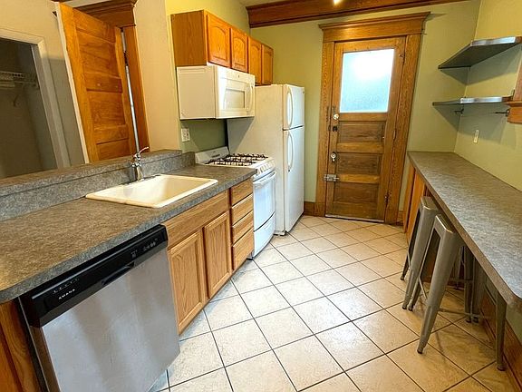 2nd image of 1338 Washtenaw Ave APT 1