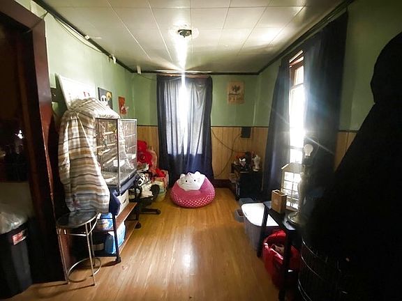 3rd image of 131 W Main St