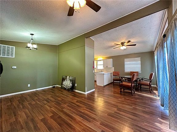 2nd image of 7 Fulston Cir