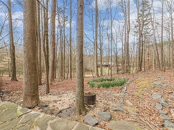 5th image of 2981 Elberta Ter