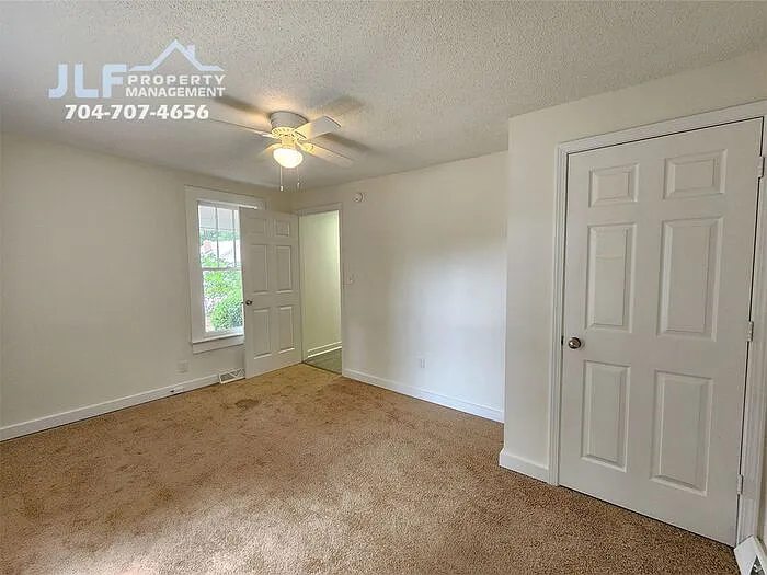650 Harris St NW — Photo 8