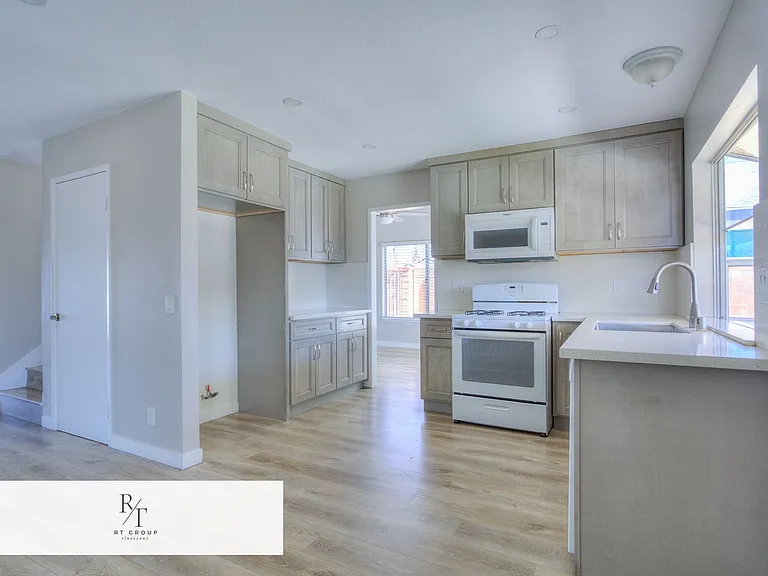 15326 Swarens Ct — Photo 11