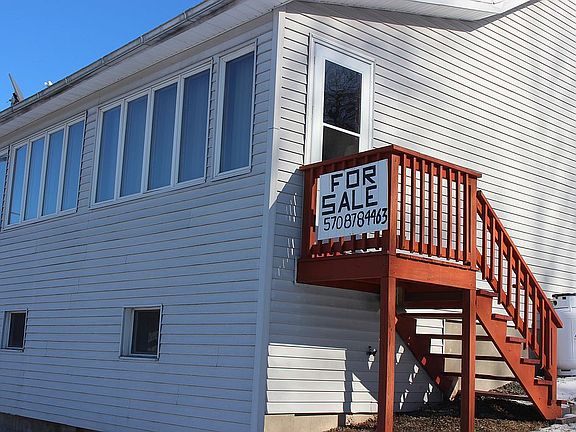 Side Entrance from side lot.