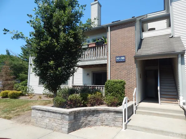 2401 Ravens Crest Dr, Plainsboro, NJ 08536