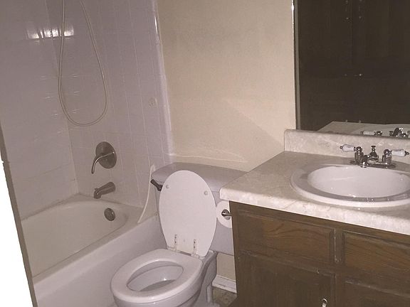 5th image of 426 Linda St