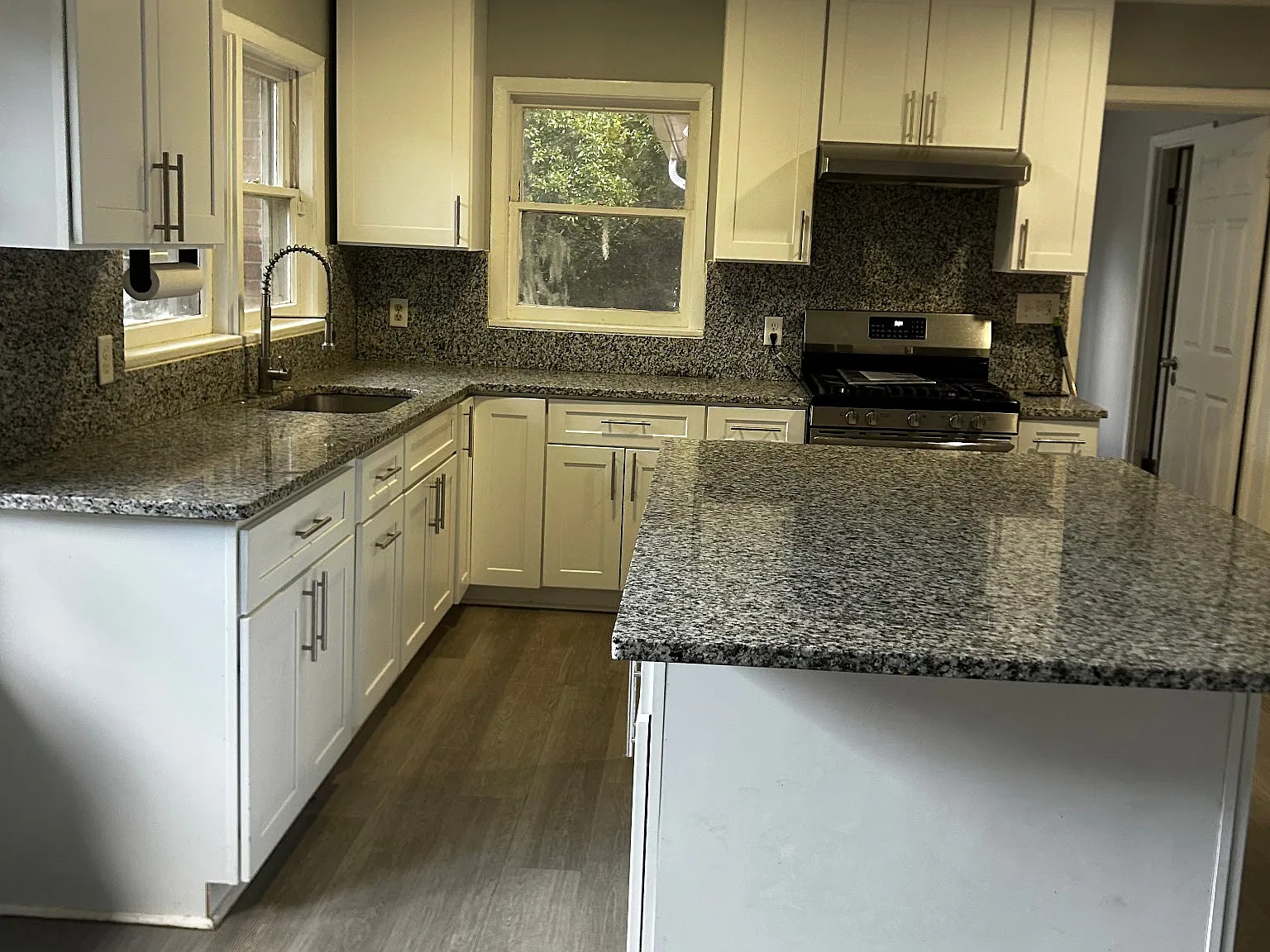 5 bed, 3.5 bath, 2044 sqft, $3,400 — Photo 1