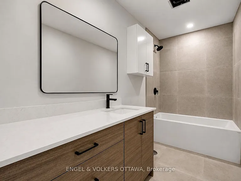 655 Donat St N #8 — Photo 6