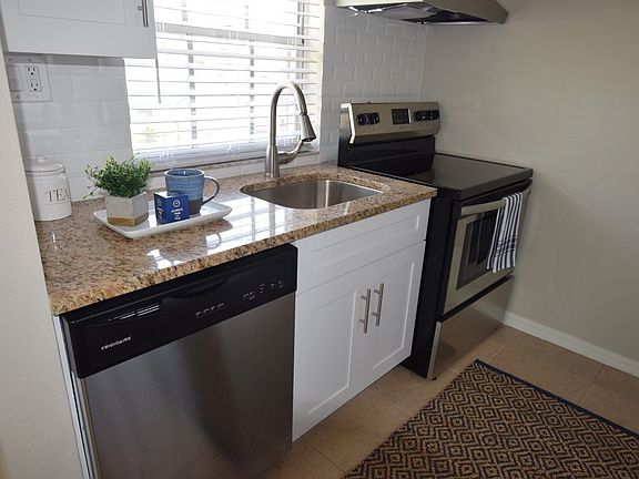 3rd image of 3323 N Westmoreland Dr #Nwest3325-