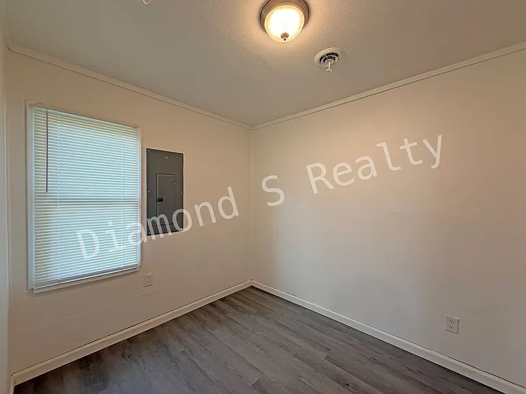 721 N Fulbright Ave — Photo 7