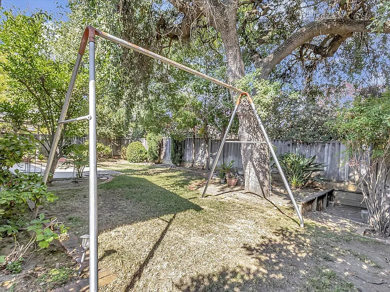 821 Figwood Ct — Photo 45