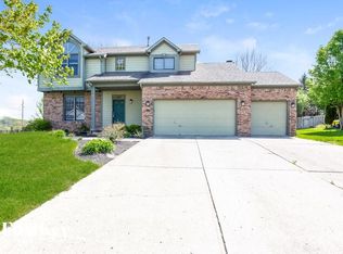 10716 Pine Bluff Dr, Fishers, IN 46037