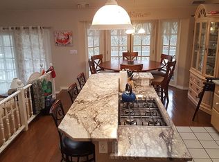 2828 Rogue River Hwy, Gold Hill, OR 97525