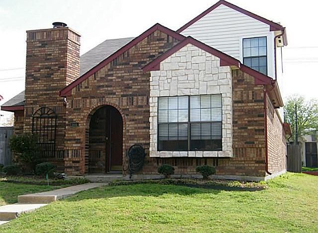 1st image of 1900 Pinecrest Dr