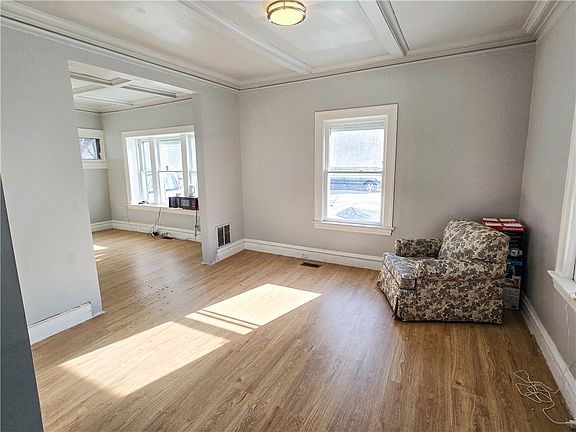 3rd image of 130 Lincoln St