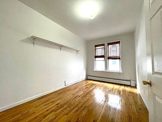 4th image of 11928 Metropolitan Ave #2