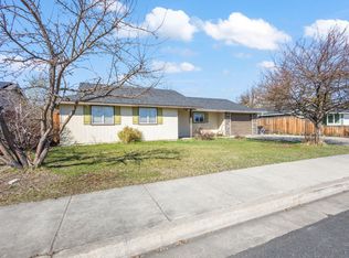 605 SW 23rd St, Redmond, OR 97756