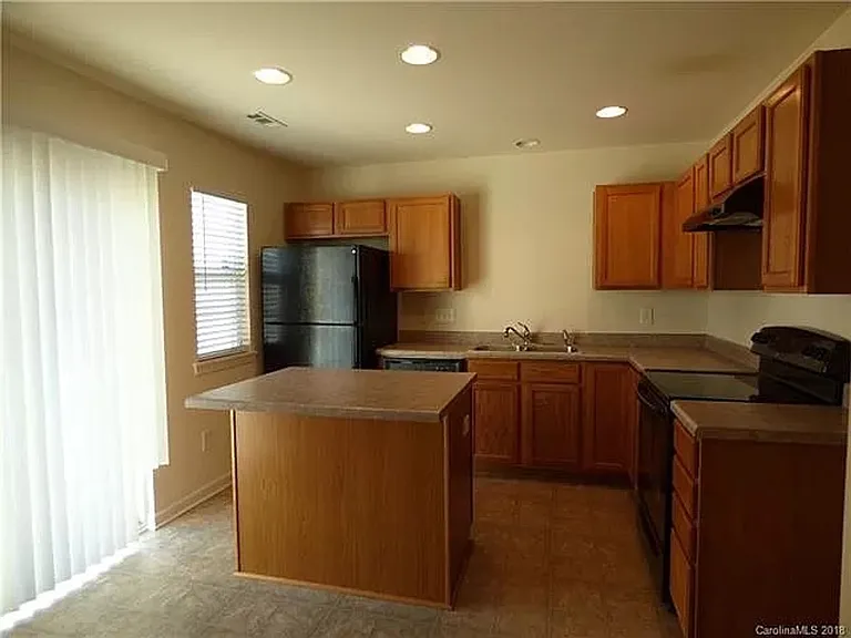 11040 Derryrush Dr — Photo 7