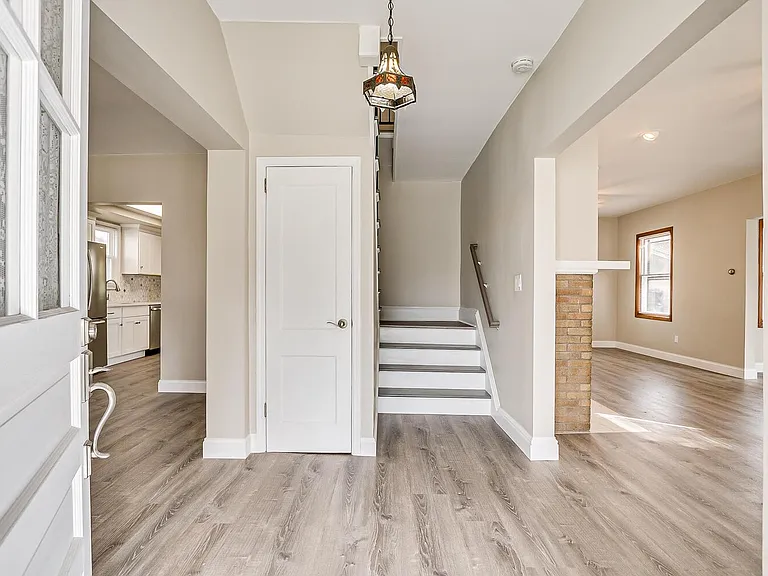 404 School St — Photo 3