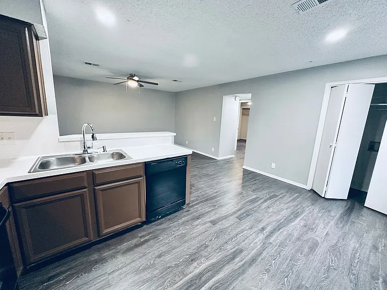 5507 Rose Hill Cir — Photo 10