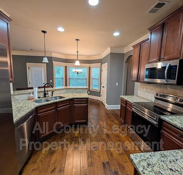 2591 Foxy Dr — Photo 2