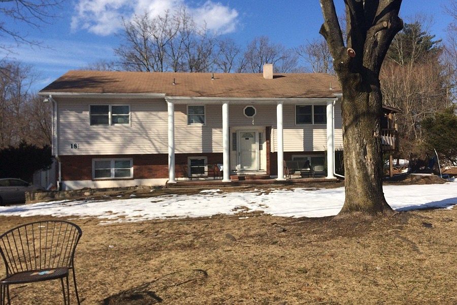 1st image of 18 S Parker Dr