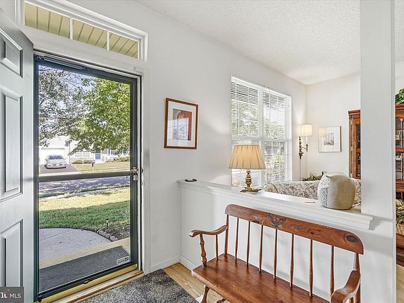 5th image of 23 Robin Ln