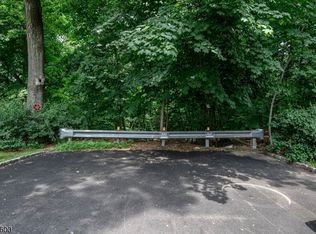 39 Forest Dr, Bloomfield Twp., NJ 07003
