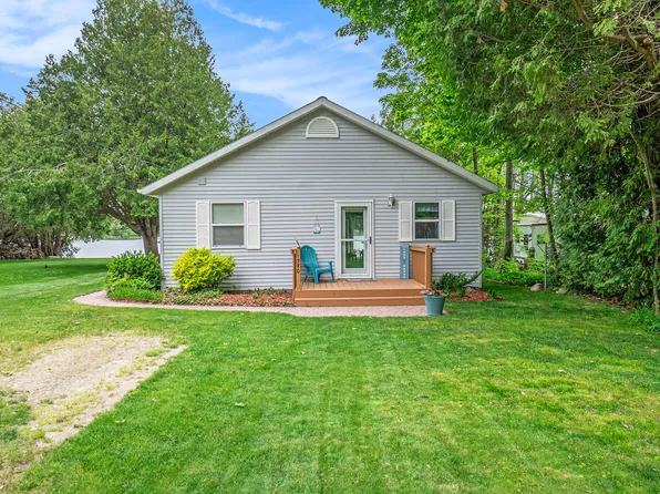 1370 N Black Rd, Trufant, MI 49347