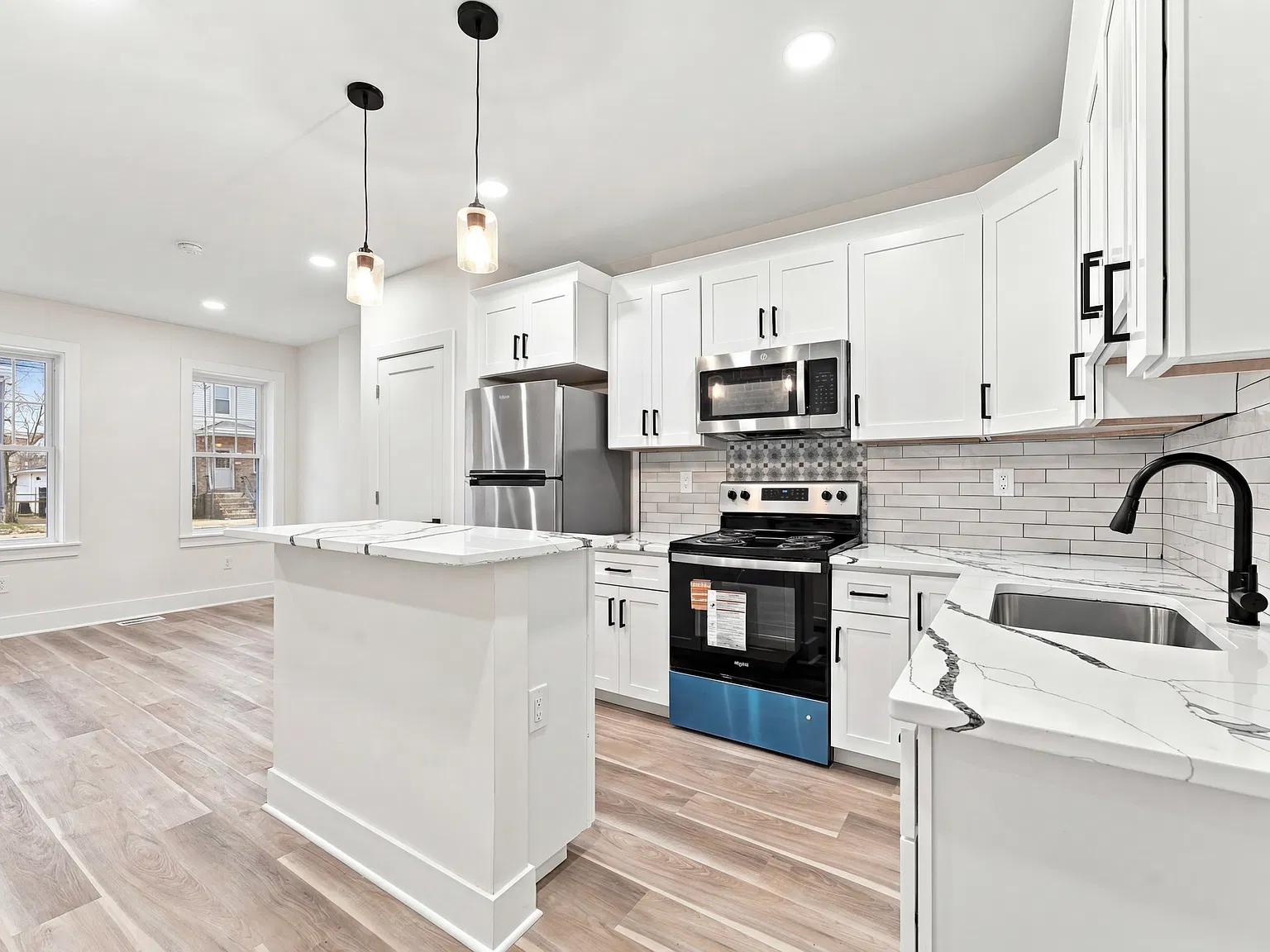 2 bed, 800 sqft, $2,000 — Photo 3