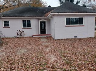 1922 Sparrow Rd, Chesapeake, VA 23320