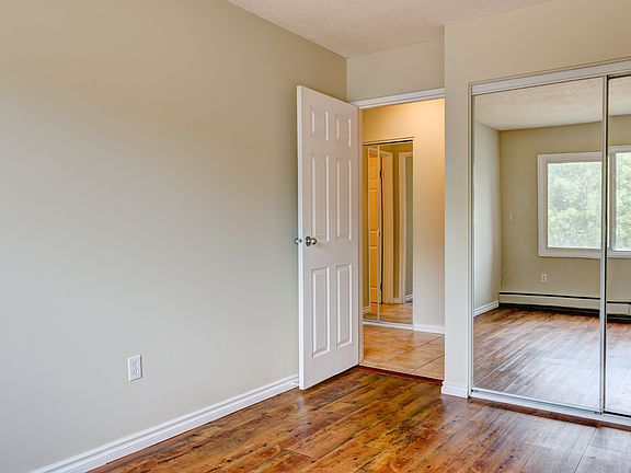 4th image of 5 Clearwater Cres
