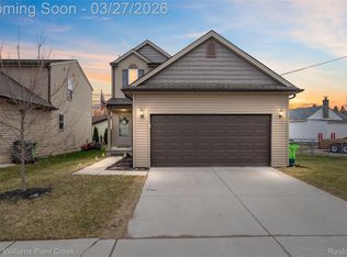 15842 Athens Ave, Clinton Township, MI